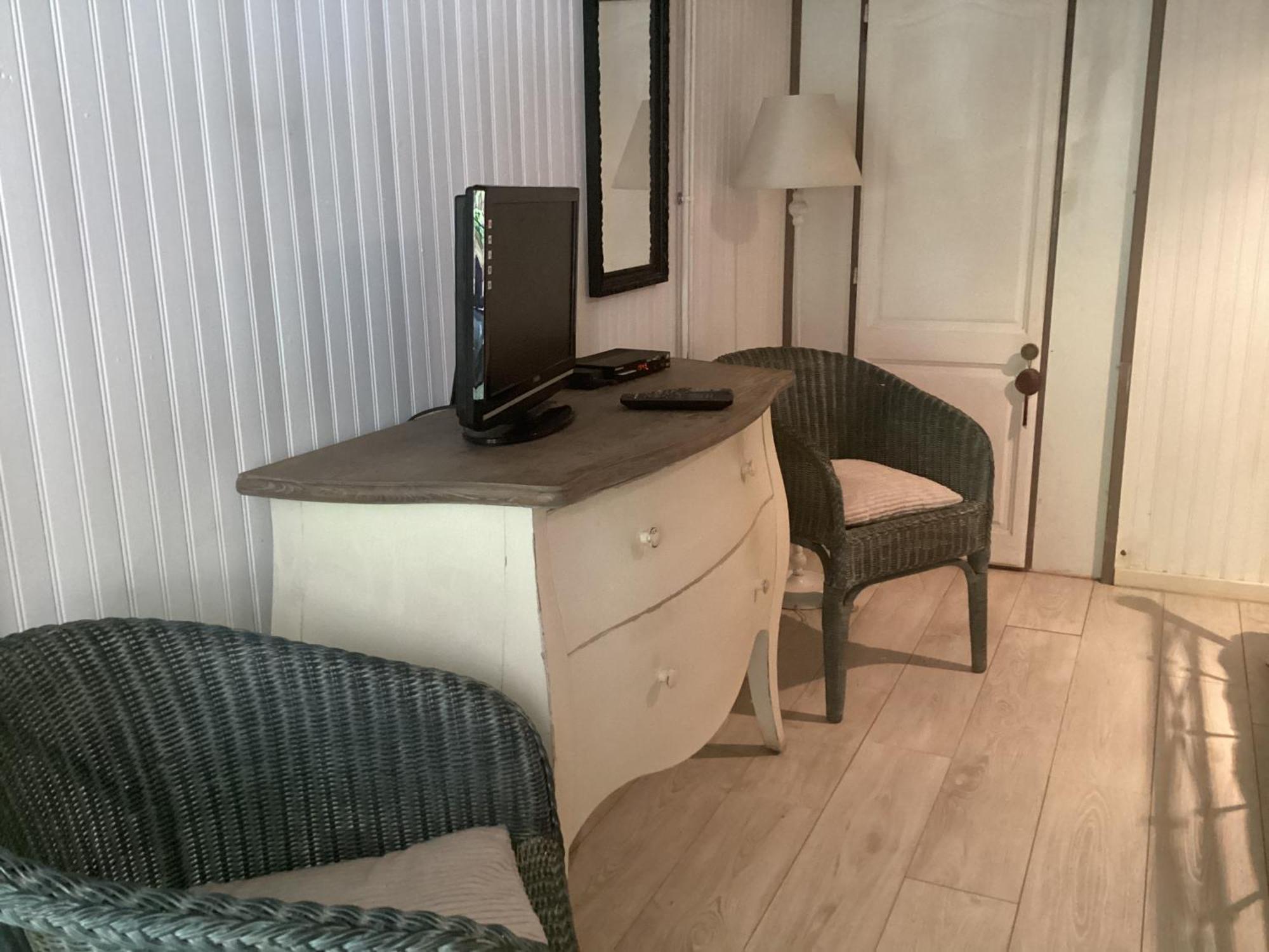 Bed and Breakfast Le Lavoir Шатору Экстерьер фото