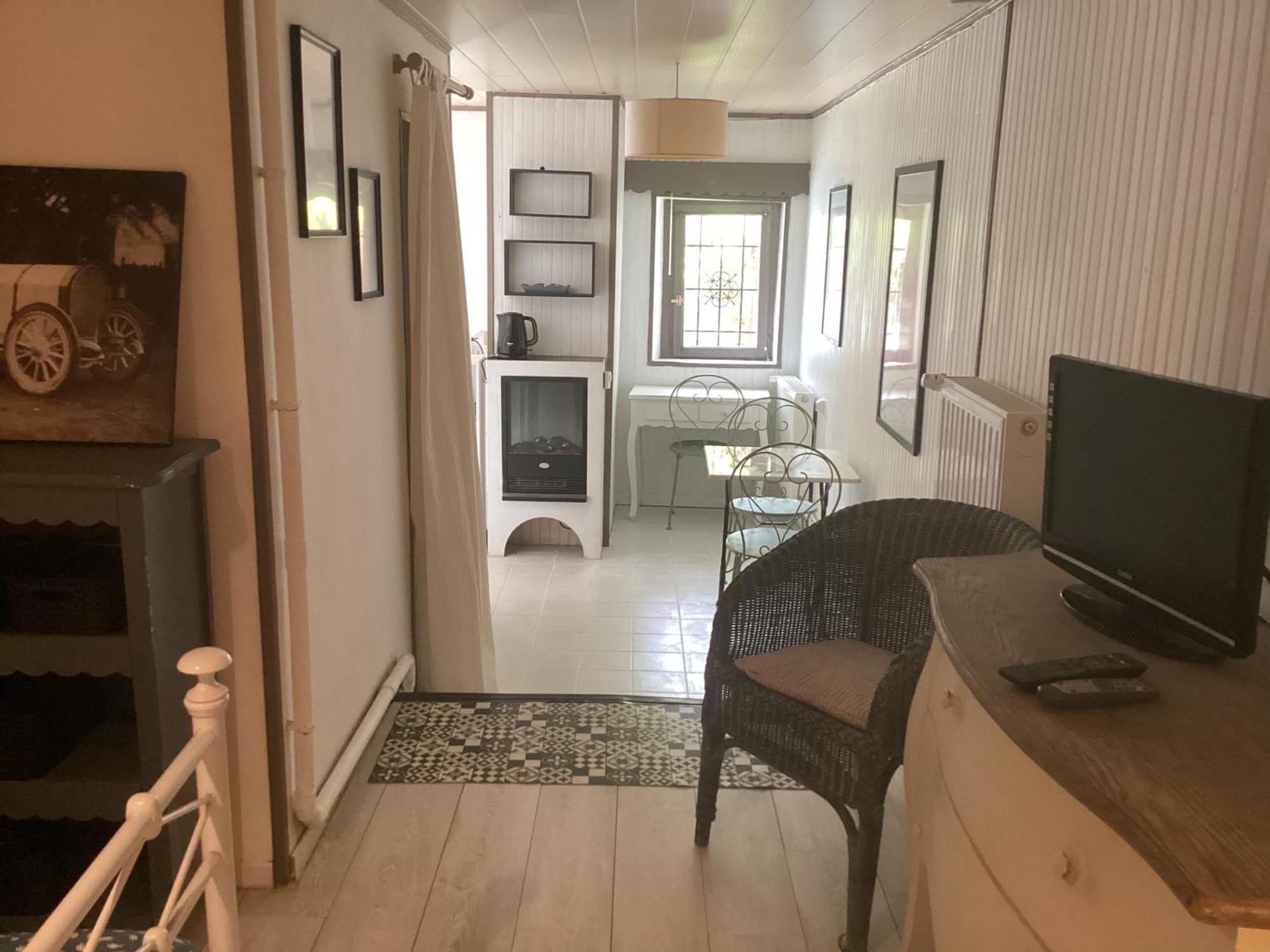 Bed and Breakfast Le Lavoir Шатору Экстерьер фото